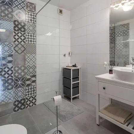 Apartament Modernes Mit Meerblick, Stylischem Interieur, Privatem Balkon, Grill, Klima, Wifi Poreč