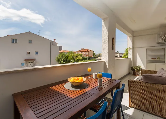 Modernes Mit Meerblick, Stylischem Interieur, Privatem Balkon, Grill, Klima, Wifi Apartment Porec