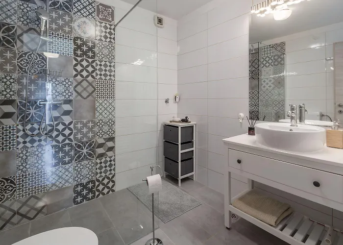 Apartment Modernes Mit Meerblick, Stylischem Interieur, Privatem Balkon, Grill, Klima, Wifi Porec